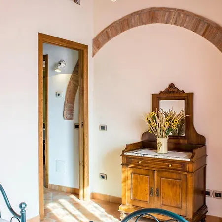 Villa Vinciluna 4, Emma Cortone