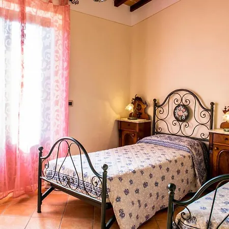 Vinciluna 4, Emma Villa Cortone