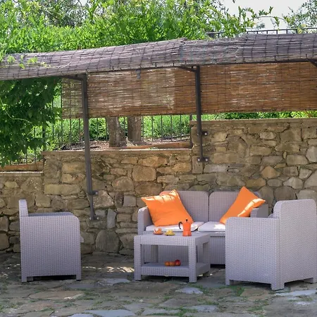 Villa Vinciluna 4, Emma Cortone